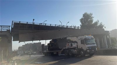التحفظ على سائق السيارة المتسببة في سقوط جزئي لكوبري مشاة بطوخ