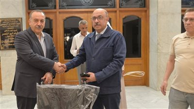 محافظ أسيوط يدعم المستشفيات الحكومية بكراسي كهربائية متحركة لخدمة المرضى وذوي الهمم