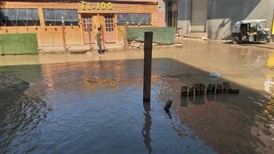 انفجار خط مياه رئيسي في قرية زنارة بالمنوفية| صور 