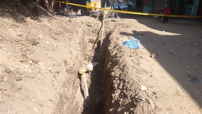 بعد السيطرة على التسريب.. انتهاء صيانة ماسورة غاز طبيعي بعد تعرضها للكسر خلال أعمال الصرف الصحي بقنا