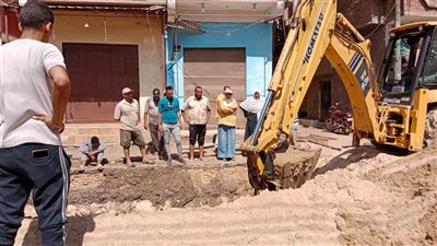 الدفع بـ12 معدة للسيطرة على انفجار خط مياه رئيسي على طريق شبين الكوم - طنطا بالمنوفية| صور 