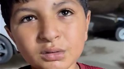 استدعاء والد الصغير بائع العسلية واتهامه باستغلال نجله للتسول وتعريض حياته للخطر