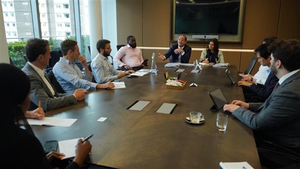 وزير المالية خلال