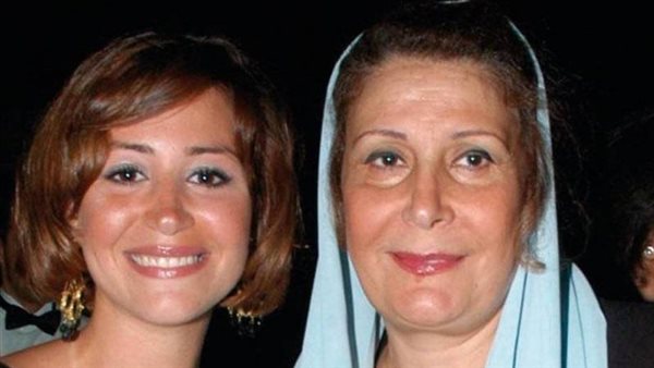 منة شلبي ووالدتها