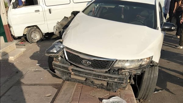 اصطدام سيارات وصعودها