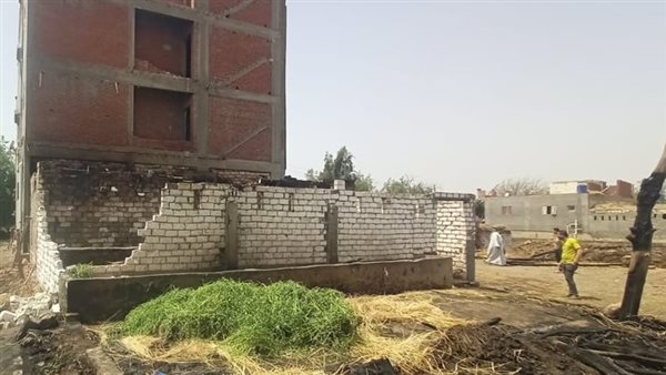 آثار حريق بمزرعة