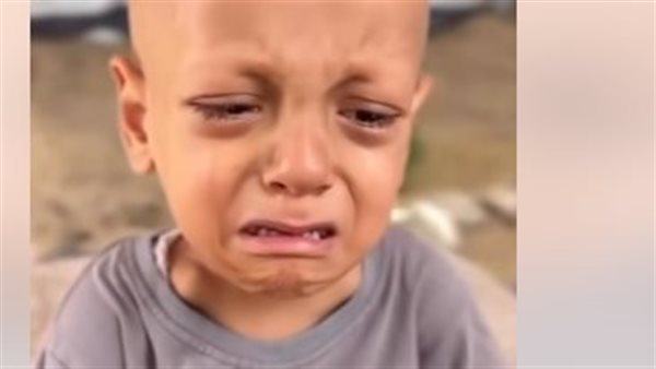 طفل يبكي من الجوع