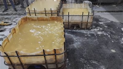 ضبط مصنع غير مرخص لإنتاج البطاطس النصف مقلية باستخدام زيوت منتهية الصلاحية بالمنوفية