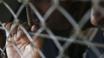 القبض على أحد المتهمين في مشاجرة الأسلحة البيضاء بالطالبية