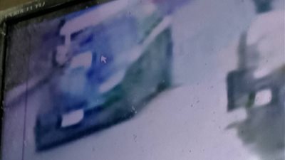 ضبط قائد سيارة يقل شخصًا على الكبوت في شوارع الشهداء بالمنوفية