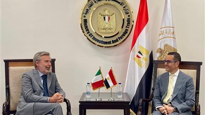 وزير الاستثمار يلتقي سفير إيطاليا بالقاهرة لبحث سبل تعزيز العلاقات الاقتصادية بين البلدين