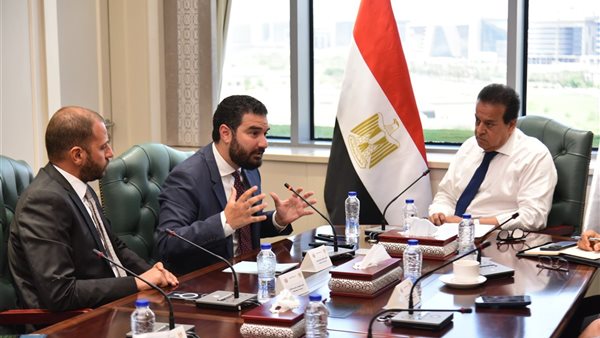 وزير الصحة ومستشفى