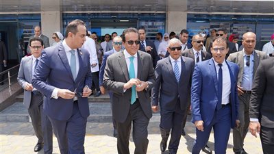 وزير الصحة يدشّن سيارات الهوم كير كار بالإسماعيلية ضمن مبادرة تقديم خدمات الرعاية المنزلية