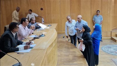 نائب محافظ الأقصر يبحث 41 شكوى وطلبا خلال اللقاء الأسبوعي المفتوح