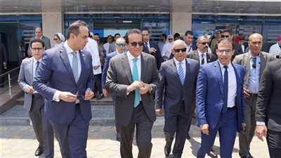 وزير الصحة لـ القاهرة 24: استمعت لشكاوى المرضى بالإسماعيلية من طول انتظار الموافقات على العمليات الدقيقة.. ووجهنا بتسريع الإجراءات