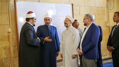 رئيس الشؤون الدينية التركي يزور الجامع الأزهر