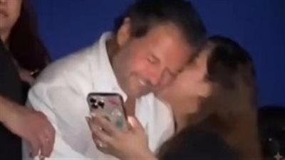 سبب منع راغب علامة من الغناء في مصر.. الموسيقيين توضح: قبلات وأحضان مثيرة للاشمئزاز