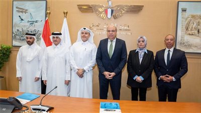 وزير الطيران المدني يستقبل وفدًا قطريًا.. ويعلن: مشروع مشترك لتطوير المسارات الجوية