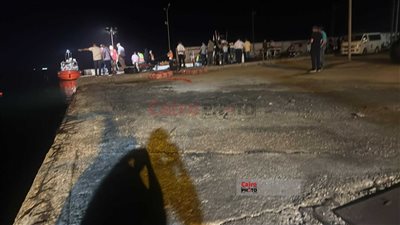 لم يستجب لنداء قائد المعدية.. مصرع 3 أشخاص وإصابة سائق ببتر في القدم إثر سقوط سيارتي نقل بمعدية ببورسعيد