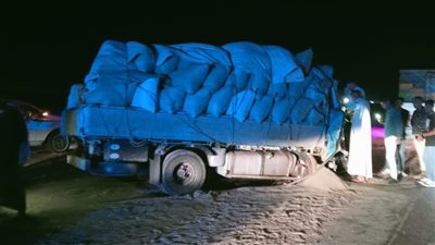 مصرع شخص وإصابة 3 آخرين في حادث تصادم ميكروباص مع نقل بالقرب من محور سمالوط بالمنيا