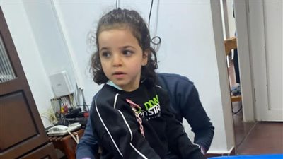 تكلفته مليون دولار شهريًا.. والد صغيرة يستغيث لعلاجها من مرض متلازمة ريت النادر 