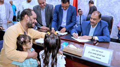 محافظ سوهاج يعقد اللقاء الجماهيري الأسبوعي للاستماع إلى شكاوى وطلبات المواطنين