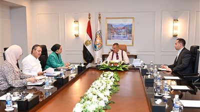 محافظ جنوب سيناء يعقد اجتماعًا لمتابعة مستجدات التقنين والتصالح وإزالة التعديات على أراضي الدولة