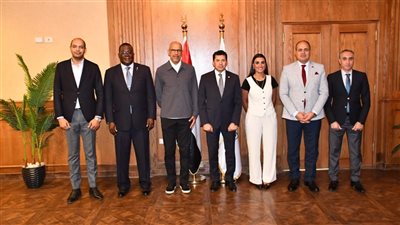 وزير الرياضة يستقبل الرئيس التنفيذي للاتحاد الدولي للإسكواش 