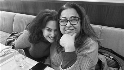  أكثر قلب أحبني.. أول تعليق من هند صبري بعد وفاة والدتها: كيف يدور العالم دون أم؟