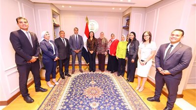 وزيرة التضامن تُكرم إدارة العلاقات العامة والمراسم بالوزارة | صور