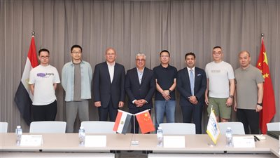 باستثمارات 52.6 مليون دولار.. اقتصادية قناة السويس توقع 3 عقود لمشروعات صناعية في قطاع المنسوجات 