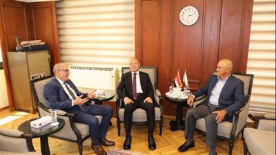 محافظ القاهرة: حريصون على تذليل مختلف المعوقات والتحديات التي تواجه قطاع الصناعة