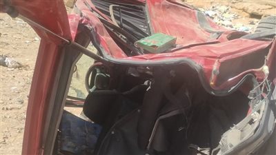 انقلاب سيارة قادها عامل بمغسلة بعد تسلمها للتنظيف بمدينة السلام في السويس