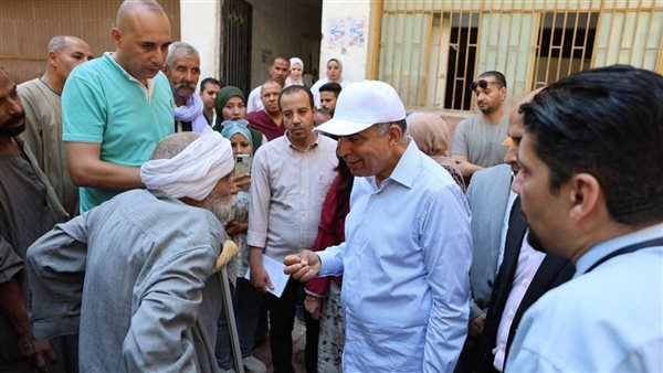 محافظ المنيا خلال