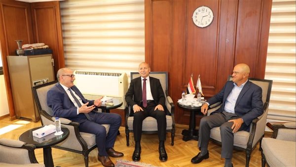 جانب من لقاء المحافظ