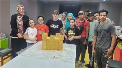 أصحاب الإرادة يصنعون الإبداع.. ورشة فنية لصنع ماكيت قلعة قايتباي بالمتحف اليوناني الروماني | صور 