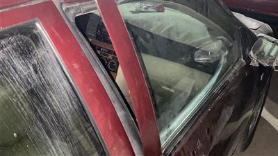 القبض على “مُعكِّري فرحة العريس”.. مباحث الأقصر تسقط تشكيلًا عصابيًا تخصص في تحطيم وسرقة السيارات أمام قاعات الأفراح