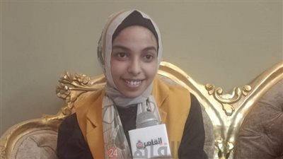 الطالبة مي ابنة قرية سيلا بالفيوم.. قصة إصرار تتحدى المسافات لتحقيق حلمها كسفيرة 
