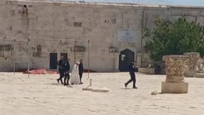 الاحتلال الإسرائيلي يعتقل مفتي القدس من المسجد الأقصى