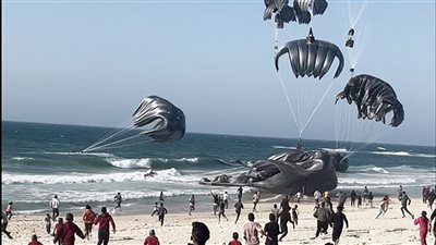 إذاعة الجيش الإسرائيلي: تل أبيب ستسمح بإسقاط المساعدات جوًا على غزة اعتبارًا من اليوم