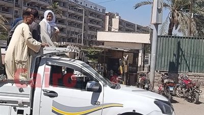 محدش مصدق اللي حصل.. لحظة وصول أقارب والد صغار دلجا الستة إلى مستشفى أسيوط بعد وفاته | صور 