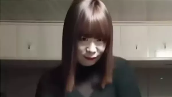  رجل صيني يتنكر كامرأة