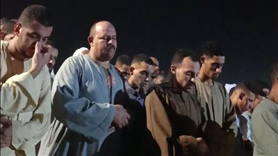 وسط انهيار أسرته.. الأهالي يشيعون جثمان والد صغار دلجا الستة المتوفين في المنيا| صور