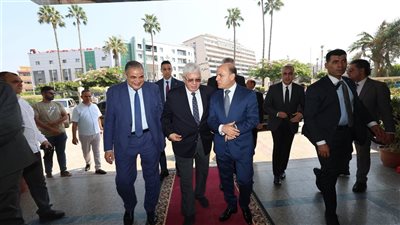 رئيس جامعة كفر الشيخ يستقبل وزير التعليم العالي لبحث عدد من الملفات