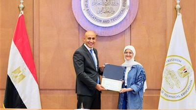 وزير التعليم يكرم أوائل الثانوية العامة ويحثهم على التوسع في البرمجة والذكاء الاصطناعي 