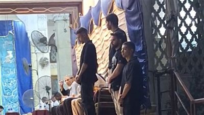 بحضور ليجي سي.. بدء عزاء والدة الرابر فليكس بمسجد أبو المكارم 