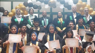 جامعة القاهرة تنظم أول حفل تخرج من نوعه لخريجي برامج الدمج وذوي الهمم بكلية التجارة