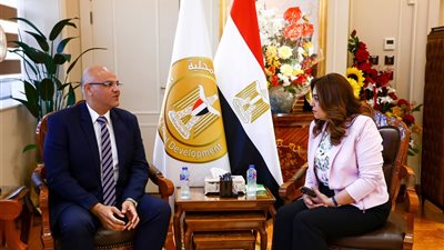 وزيرة التنمية المحلية تتابع توفير السلع الغذائية للمواطنين والفرص والمشروعات التنموية بالقليوبية