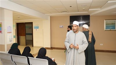 بروح الأزهر ورعاية الإمام الطيب.. قافلة دعوية تزرع الأمل في قلوب الأطفال محاربي السرطان بالأقصر