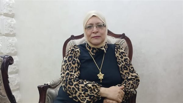 الحاجة عزة أكبر طالبة